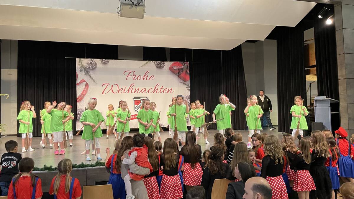 Dancing Crew beim Auftritt