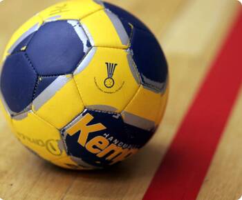 Handball, Fotograf: Armin Kübelbeck, CC-BY-SA, Wikimedia Commons