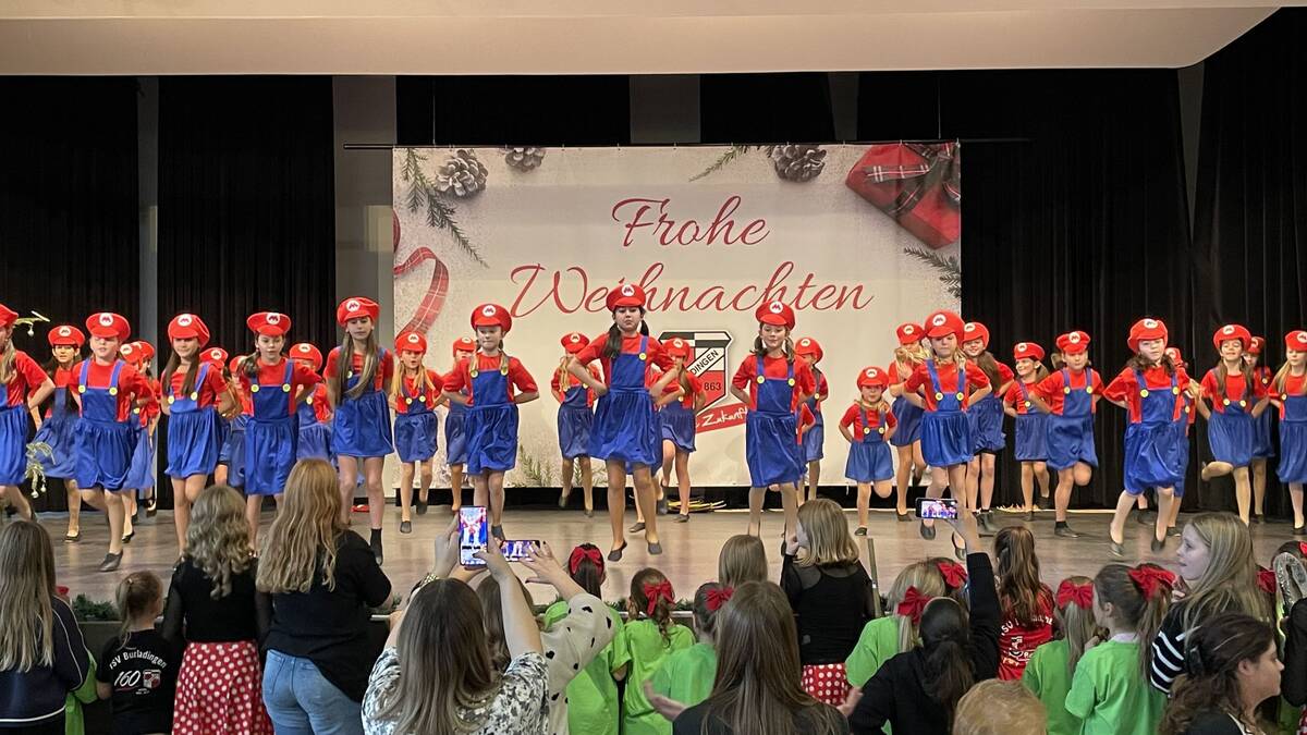 Dancing Crew beim Auftritt